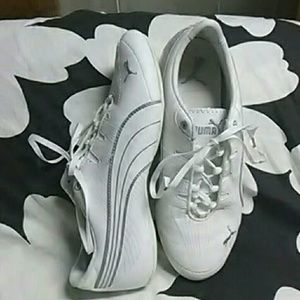 Women's 7.5 puma shoes